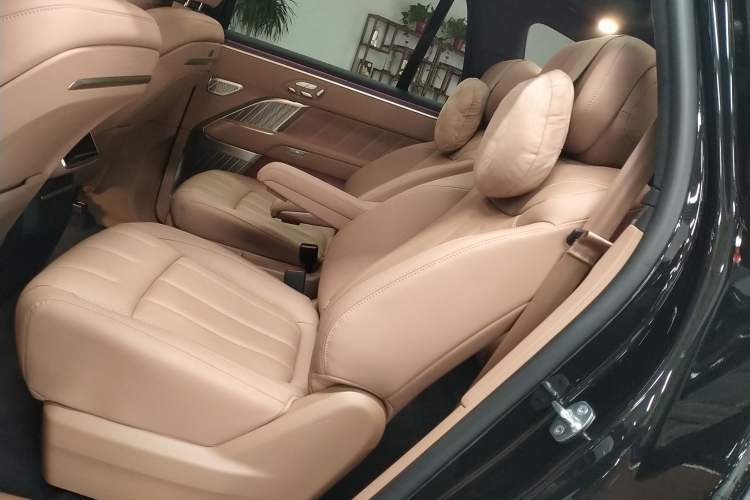 Used ONVO Luxeed L90 2025 Model—Ultra Six-Seater Version Left Rear Seat