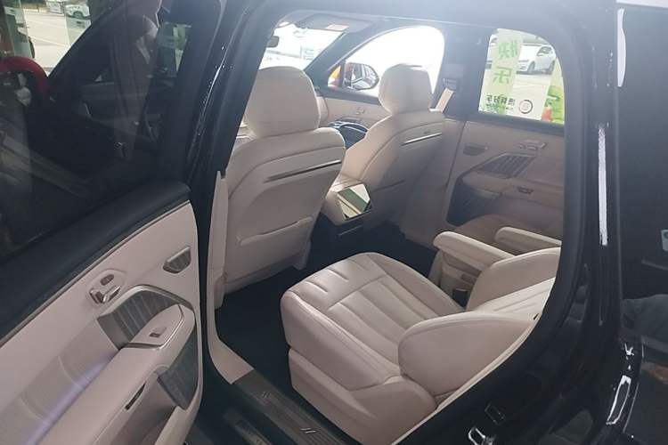 Used ONVO Luxeed L90 2025 Model—Ultra Six-Seater Version Left Rear Seat