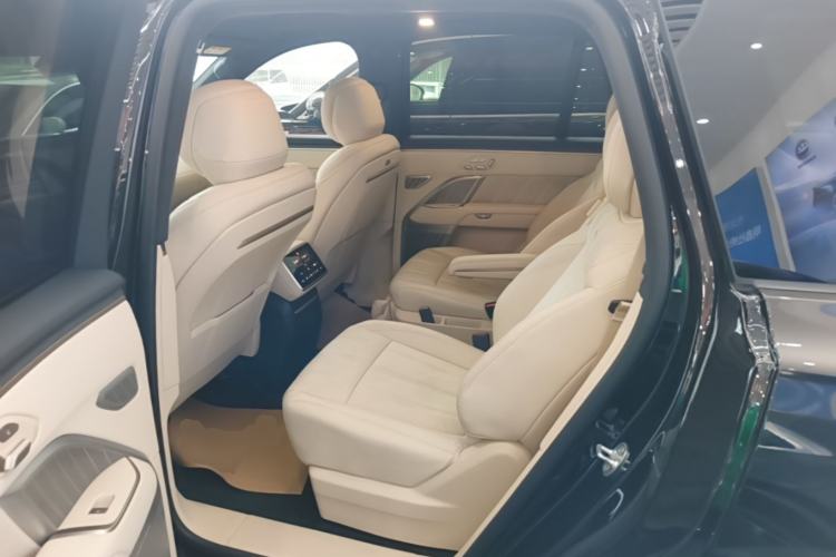 Used ONVO Luxeed L90 2025 Model—Ultra Six-Seater Version Left Rear Seat