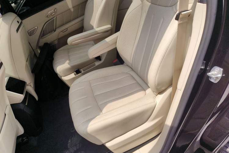 Used ONVO Luxeed L90 2025 Model—Ultra Six-Seater Version Left Rear Seat