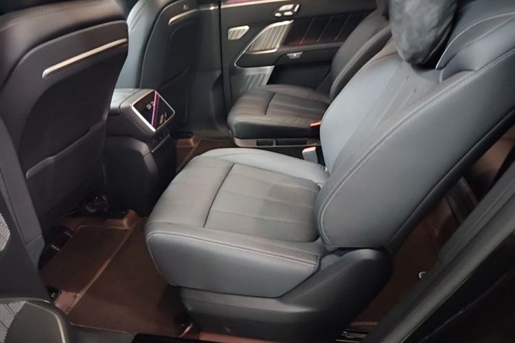 Used ONVO Luxeed L90 2025 Model—Ultra Six-Seater Version Left Rear Seat