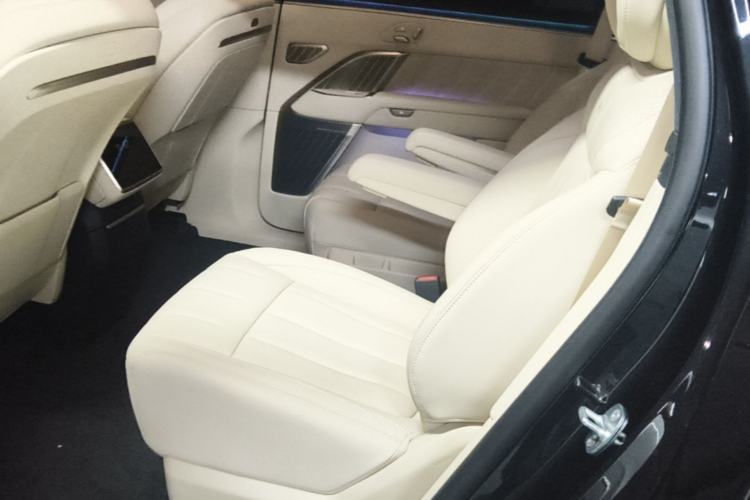 Used ONVO Luxeed L90 2025 Model—Max Six-Seater Version Left Rear Seat