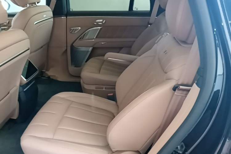 Used ONVO Luxeed L90 2025 Model—Ultra Six-Seater Version Left Rear Seat