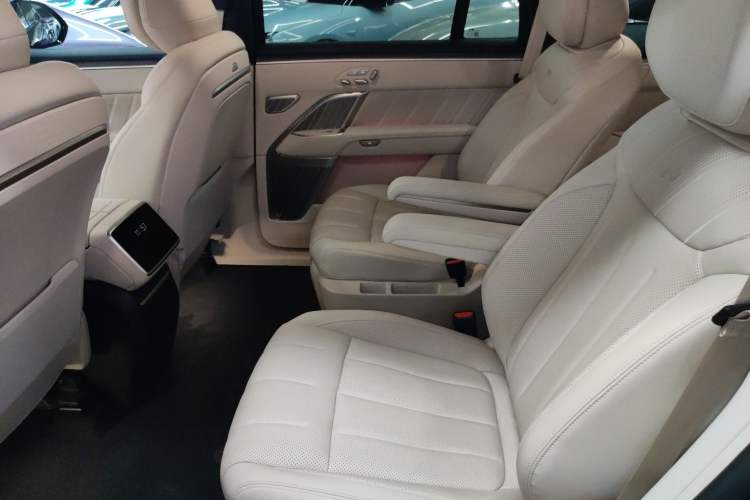 Used ONVO Luxeed L90 2025 Model—Ultra Six-Seater Version Left Rear Seat