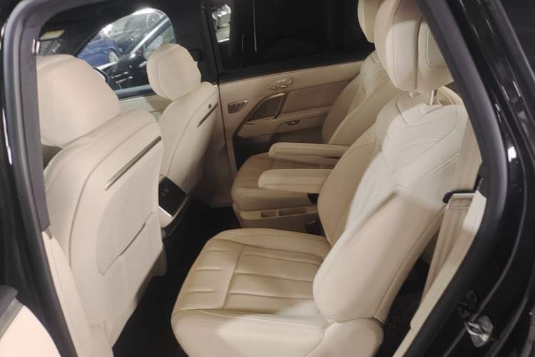 Used ONVO Luxeed L90 2025 Model—Ultra Six-Seater Version Left Rear Seat