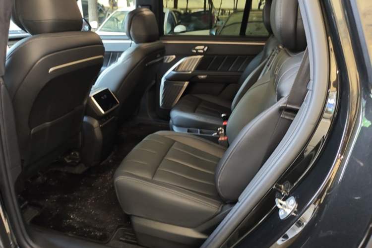 Used ONVO Luxeed L90 2025 Model—Ultra Six-Seater Version Left Rear Seat