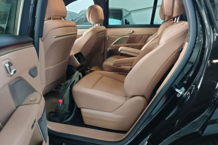 Used ONVO Luxeed L90 2025 Model—Max Six-Seater Version Left Rear Seat