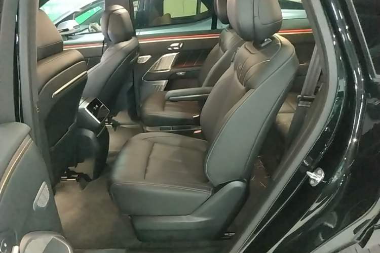 Used ONVO Luxeed L90 2025 Model—Ultra Six-Seater Version Left Rear Seat