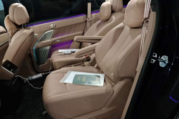 Used ONVO Luxeed L90 2025 Model—Max Six-Seater Version Left Rear Seat