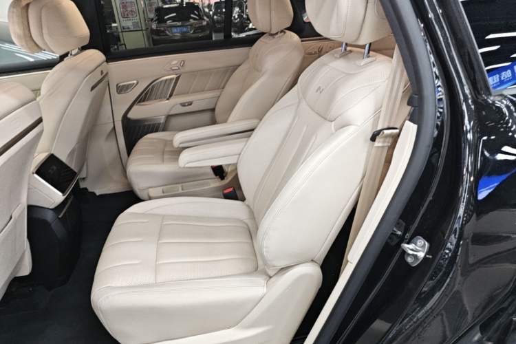 Used ONVO Luxeed L90 2025 Model—Max Six-Seater Version Left Rear Seat