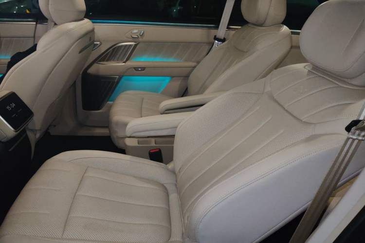 Used ONVO Luxeed L90 2025 Model—Max Six-Seater Version Left Rear Seat