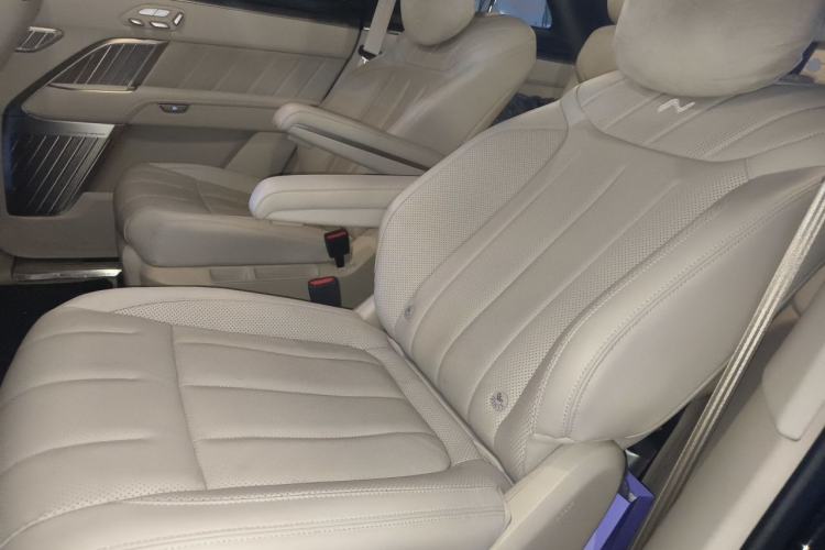 Used ONVO Luxeed L90 2025 Model—Ultra Six-Seater Version Left Rear Seat