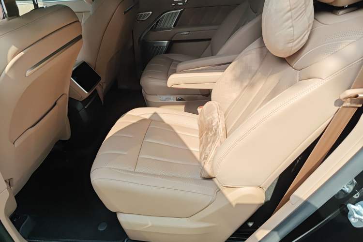 Used ONVO Luxeed L90 2025 Model—Ultra Six-Seater Version Left Rear Seat