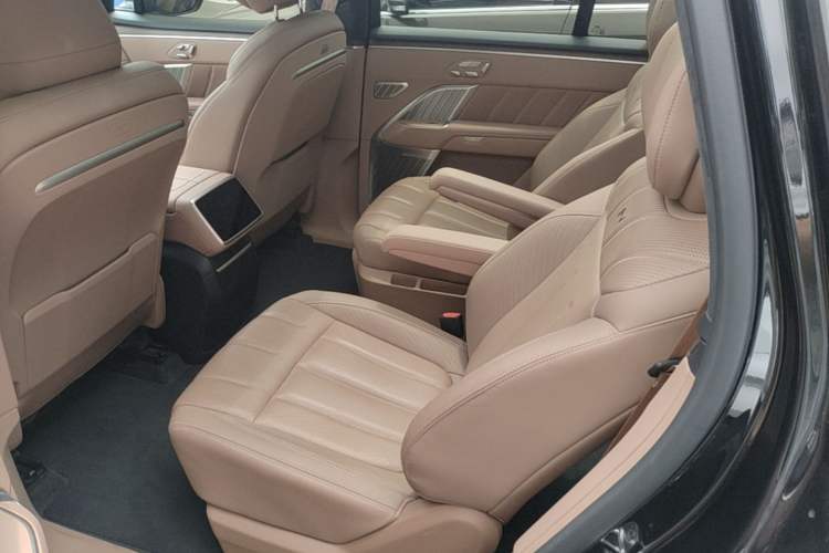 Used ONVO Luxeed L90 2025 Model Ultra Six-Seater 60-degree Battery Edition Left Rear Seat