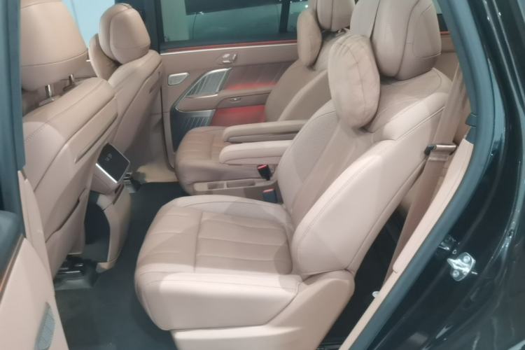 Used ONVO Luxeed L90 2025 Model—Max Six-Seater Version Left Rear Seat