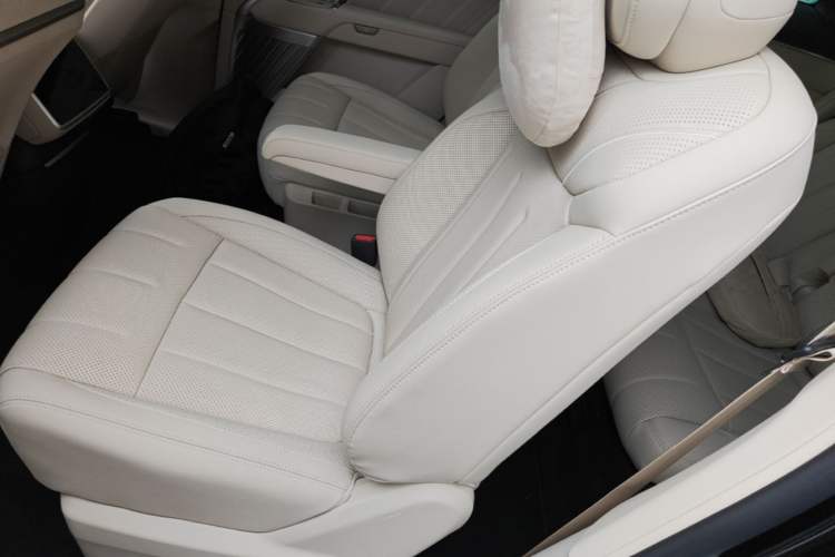 Used ONVO Luxeed L90 2025 Model—Max Six-Seater Version Left Rear Seat