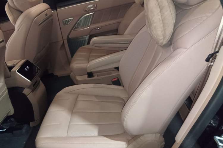 Used ONVO Luxeed L90 2025 Model—Ultra Six-Seater Version Left Rear Seat