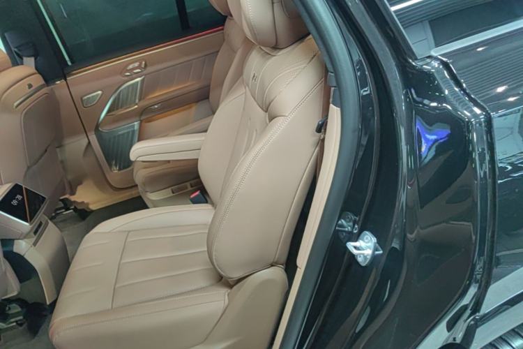Used ONVO Luxeed L90 2025 Model—Ultra Six-Seater Version Left Rear Seat