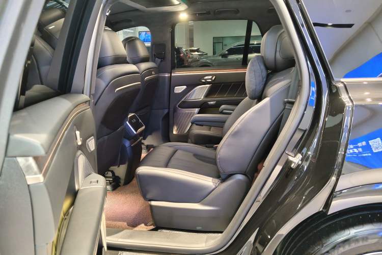 Used ONVO Luxeed L90 2025 Model—Ultra Six-Seater Version Left Rear Seat