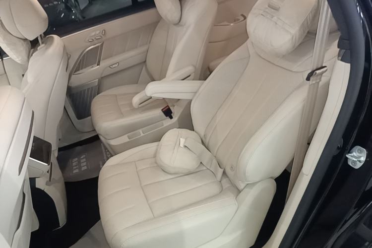 Used ONVO Luxeed L90 2025 Model—Ultra Six-Seater Version Left Rear Seat