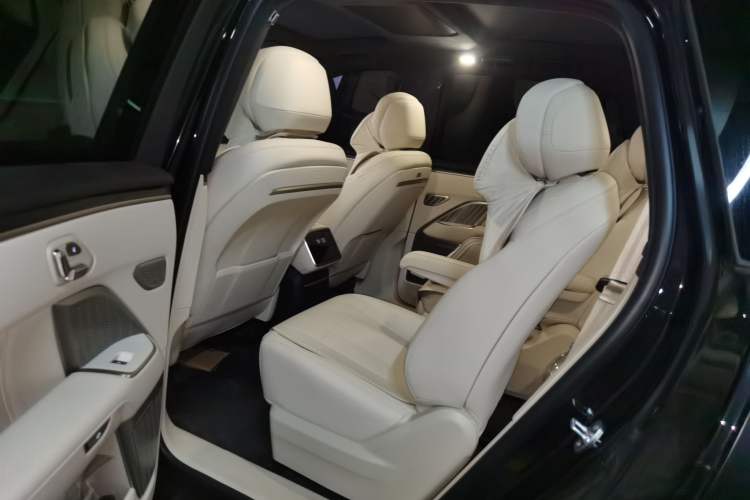 Used ONVO Luxeed L90 2025 Model—Black Knight Special Edition—Six-Seater Left Rear Seat