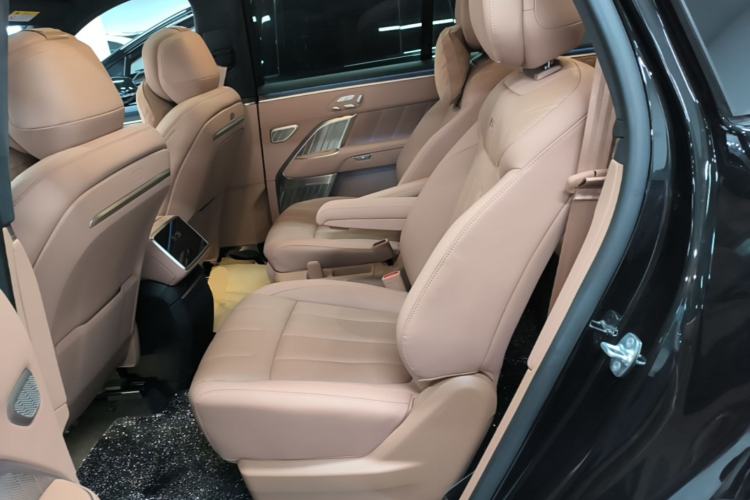 Used ONVO Luxeed L90 2025 Model—Ultra Six-Seater Version Left Rear Seat