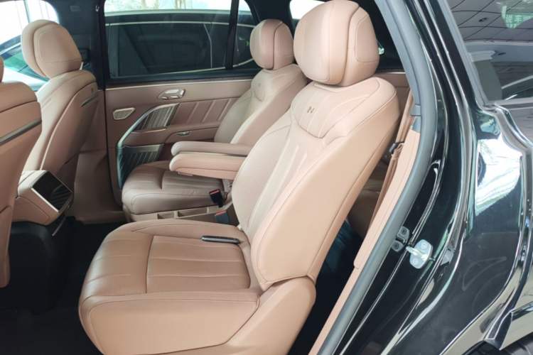 Used ONVO Luxeed L90 2025 Model—Ultra Six-Seater Version Left Rear Seat