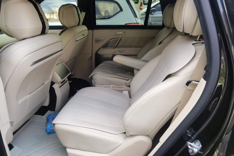 Used ONVO Luxeed L90 2025 Model—Ultra Six-Seater Version Left Rear Seat