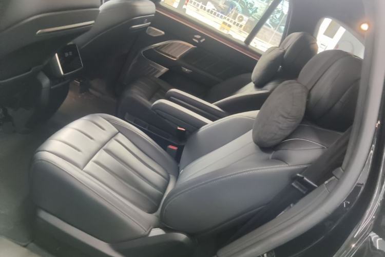 Used ONVO Luxeed L90 2025 Model—Max Six-Seater Version Left Rear Seat