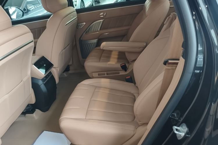 Used ONVO Luxeed L90 2025 Model—Max Six-Seater Version Left Rear Seat