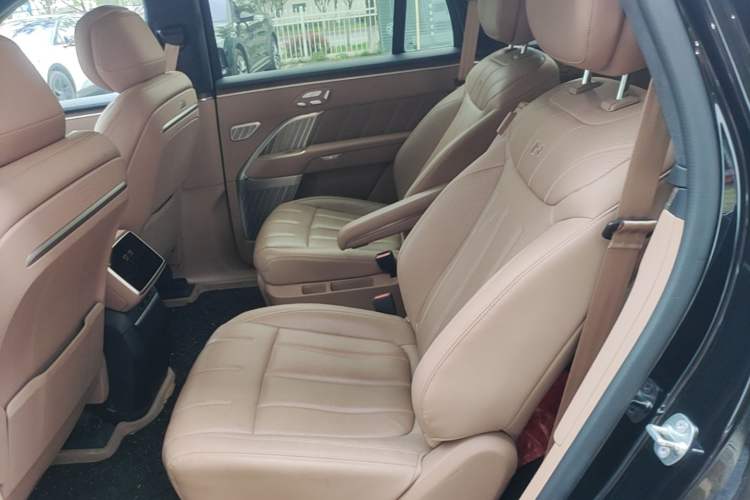 Used ONVO Luxeed L90 2025 Model—Ultra Six-Seater Version Left Rear Seat