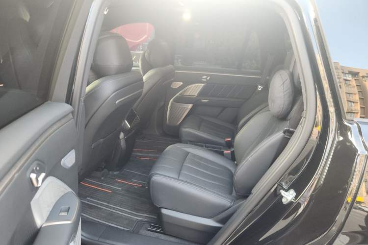 Used ONVO Luxeed L90 2025 Model—Max Six-Seater Version Left Rear Seat