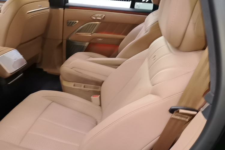 Used ONVO Luxeed L90 2025 Model—Ultra Six-Seater Version Left Rear Seat