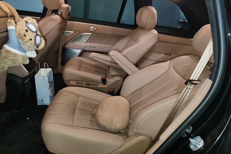 Used ONVO Luxeed L90 2025 Model—Max Six-Seater Version Left Rear Seat