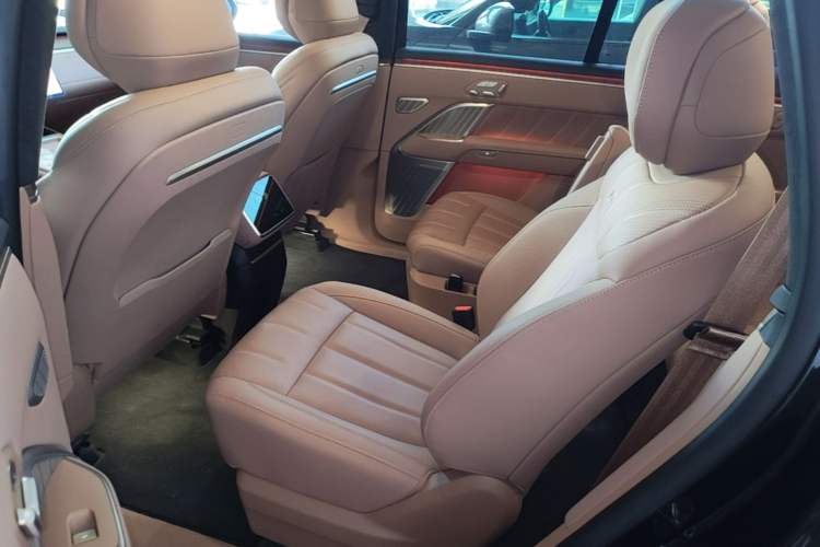 Used ONVO Luxeed L90 2025 Model—Ultra Six-Seater Version Left Rear Seat