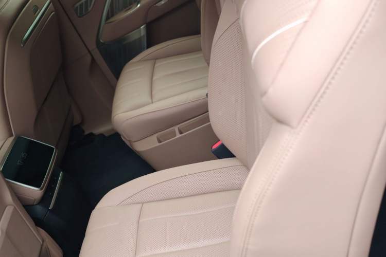 Used ONVO Luxeed L90 2025 Model—Black Knight Special Edition—Six-Seater Left Rear Seat