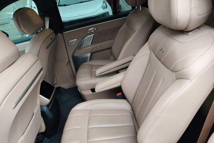 Used ONVO Luxeed L90 2025 Model—Ultra Six-Seater Version Left Rear Seat