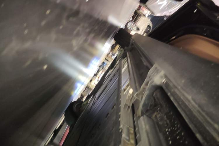 Used ONVO Luxeed L90 2025 Model—Max Six-Seater Version Left Side Sill