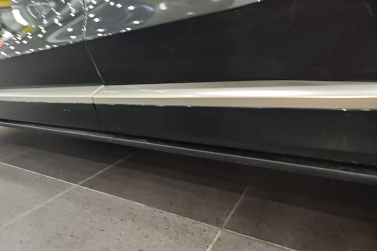 Used ONVO Luxeed L90 2025 Model—Ultra Six-Seater Version Left Side Sill