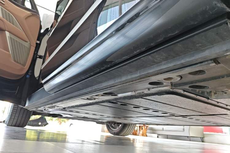 Used ONVO Luxeed L90 2025 Model—Ultra Six-Seater Version Left Side Sill