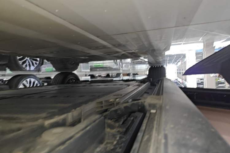 Used ONVO Luxeed L90 2025 Model—Max Six-Seater Version Left Side Sill