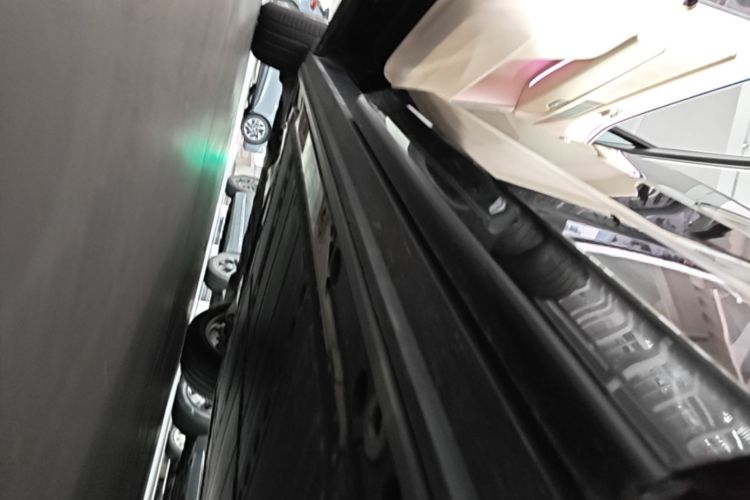 Used ONVO Luxeed L90 2025 Model—Ultra Six-Seater Version Left Side Sill