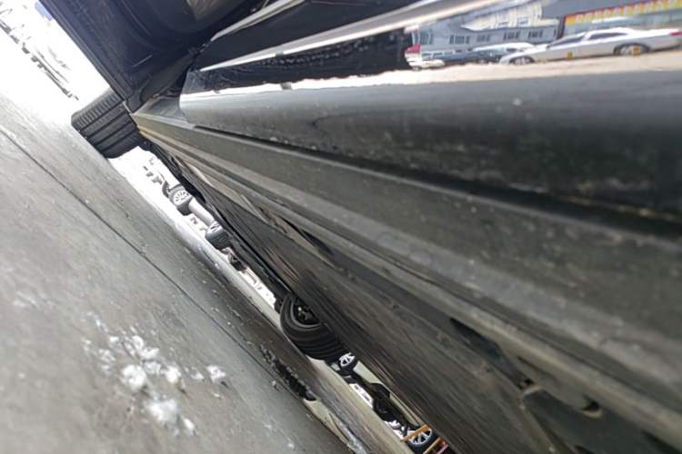 Used ONVO Luxeed L90 2025 Model—Max Six-Seater Version Left Side Sill