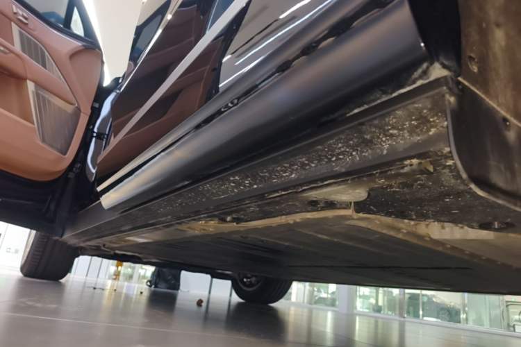 Used ONVO Luxeed L90 2025 Model—Max Six-Seater Version Left Side Sill