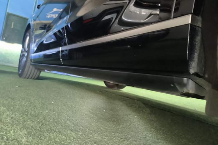 Used ONVO Luxeed L90 2025 Model—Max Six-Seater Version Left Side Sill