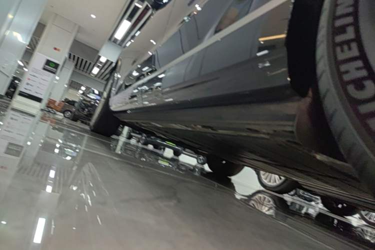 Used ONVO Luxeed L90 2025 Model—Ultra Six-Seater Version Left Side Sill