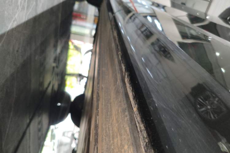 Used ONVO Luxeed L90 2025 Model—Max Six-Seater Version Left Side Sill