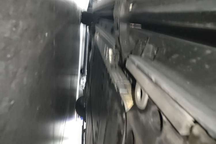 Used ONVO Luxeed L90 2025 Model—Ultra Six-Seater Version Left Side Sill