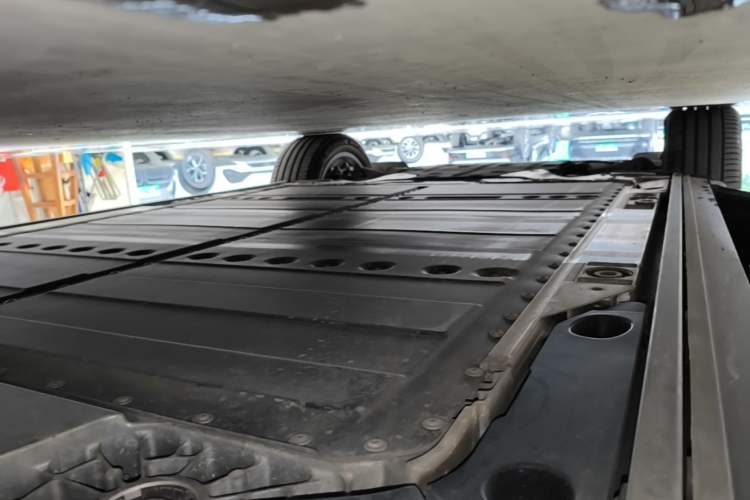 Used ONVO Luxeed L90 2025 Model Max Six-Seater 60-degree Battery Edition Left Side Sill