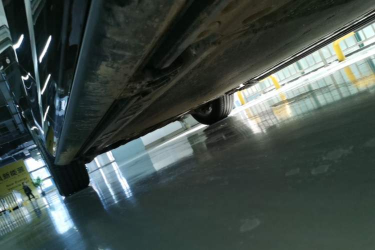 Used ONVO Luxeed L90 2025 Model—Ultra Six-Seater Version Left Side Sill